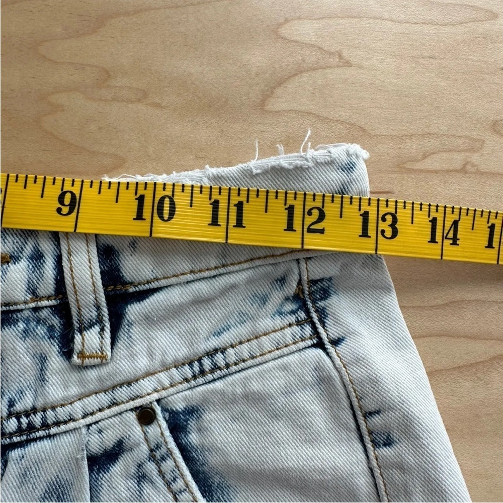 Blank NYC Women's High Waisted Front Pleat Acid Wash Distressed Jeans Size 25 - Picture 6 of 14